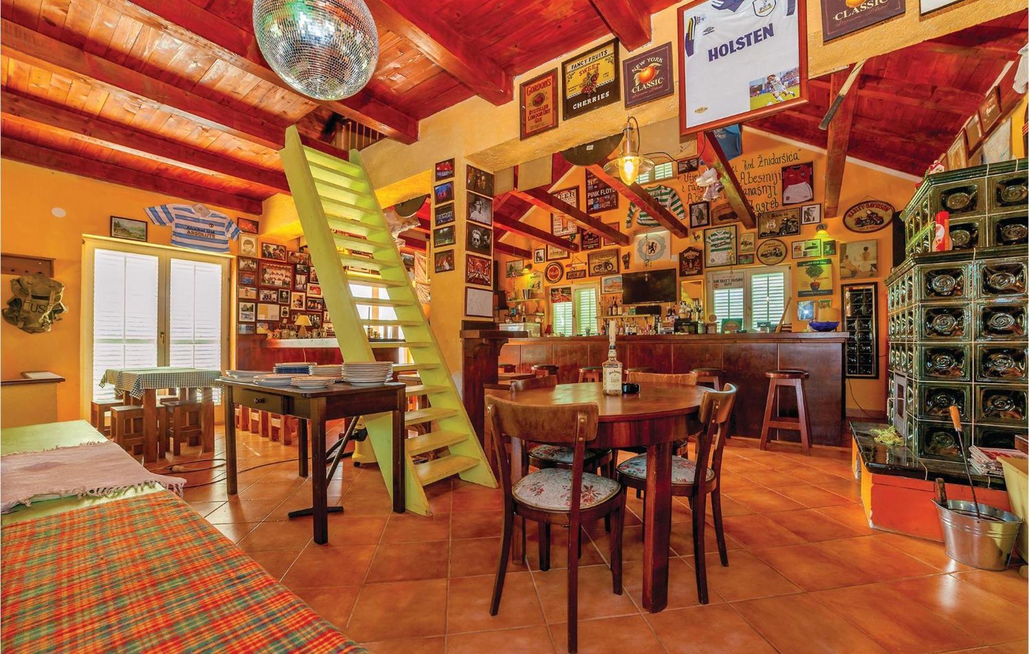 7 Bedroom Pet Friendly Home In Crni Kal Crni Kal  Esterno foto