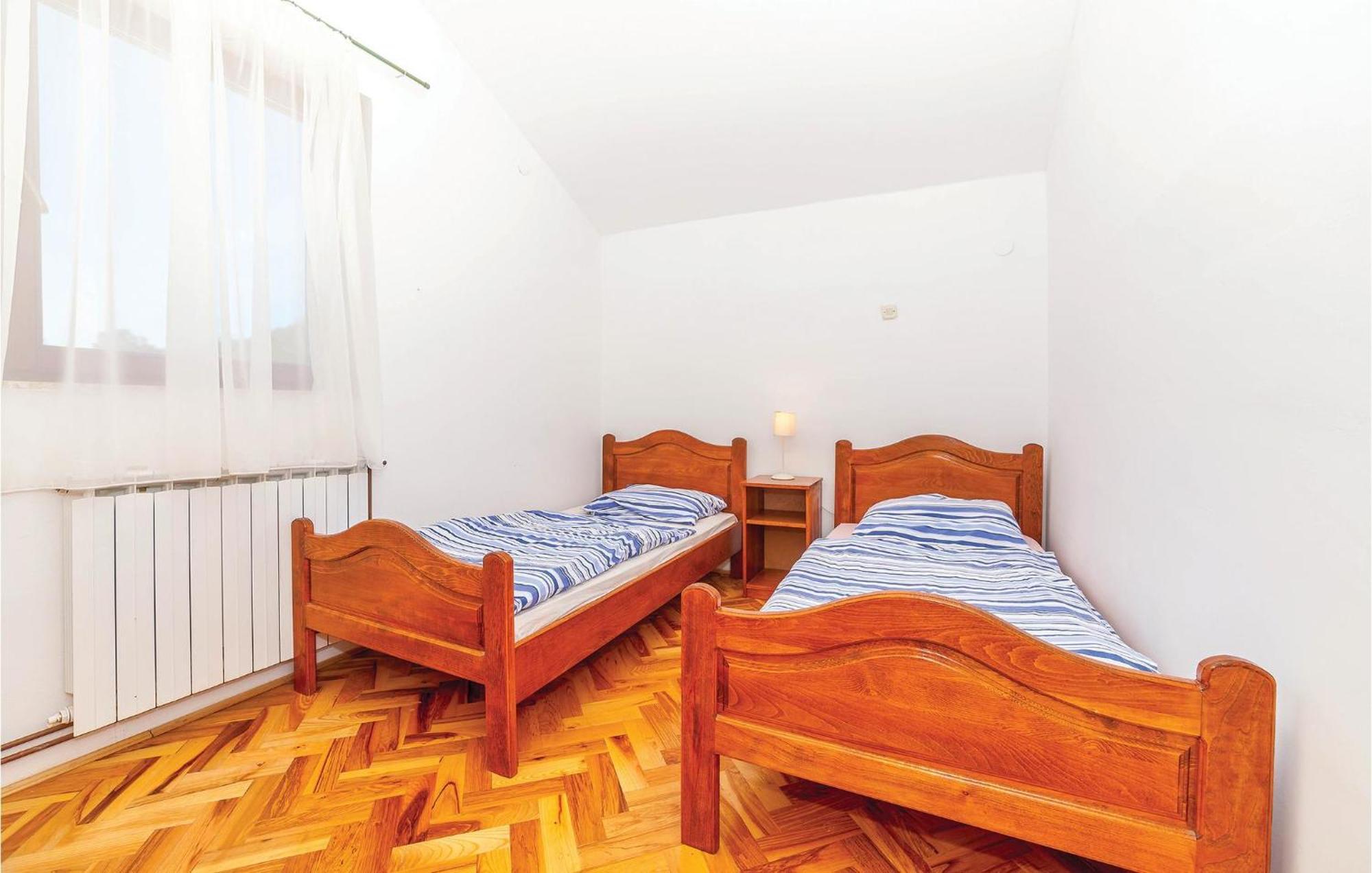 7 Bedroom Pet Friendly Home In Crni Kal Crni Kal  Esterno foto